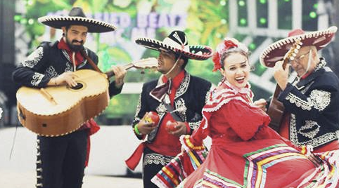 Mariachi Duo in prachtige Mariachi kostuums